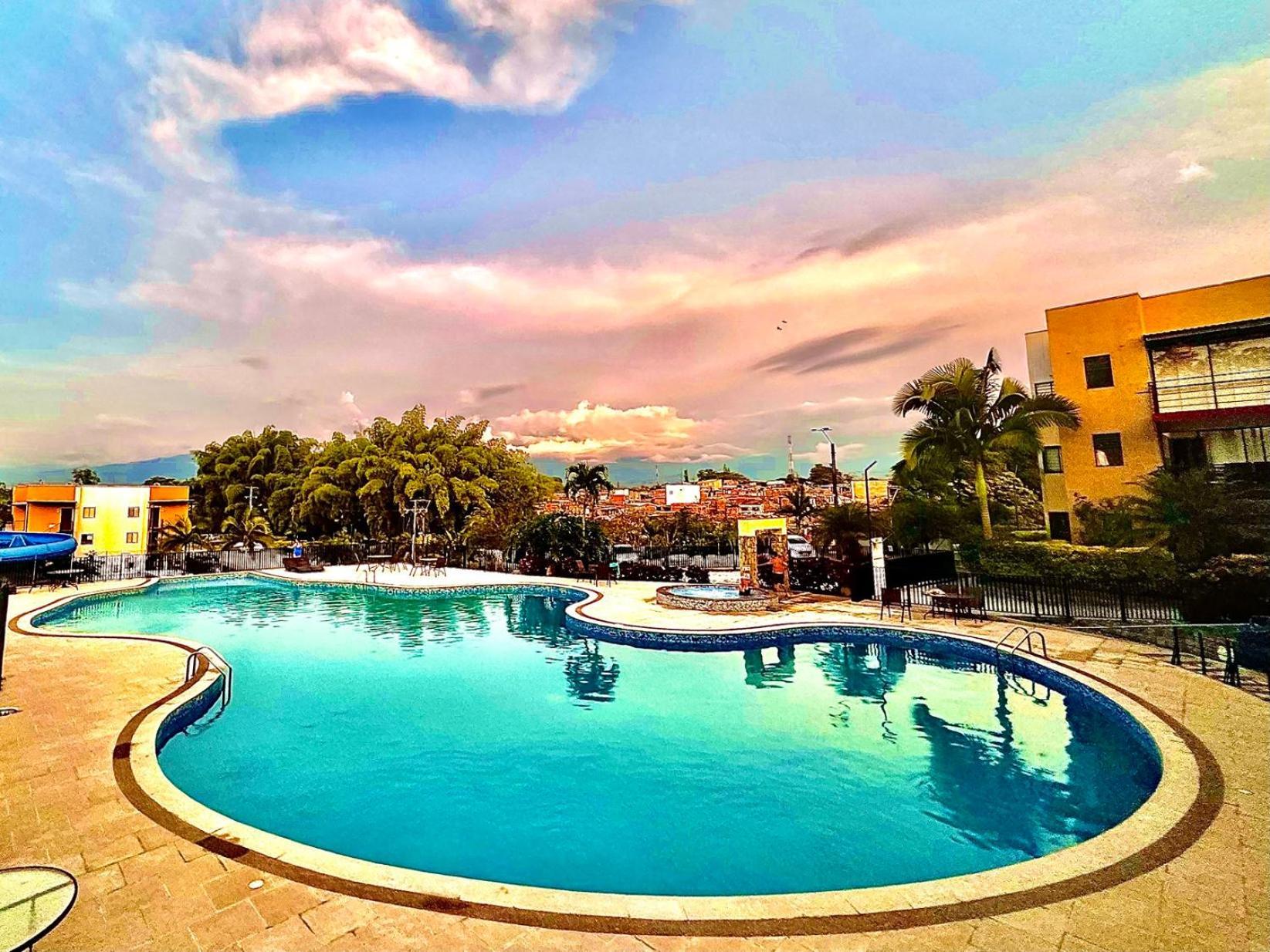 Apartamento Privado Vacacional A 5M Del Aeropuerto, 20 Minutos Del Parque Del Cafe Y Centro De Armenia Con 4 Piscinas, 3 Jacuzzi, Sauna By Molca Xperiences 2H Экстерьер фото